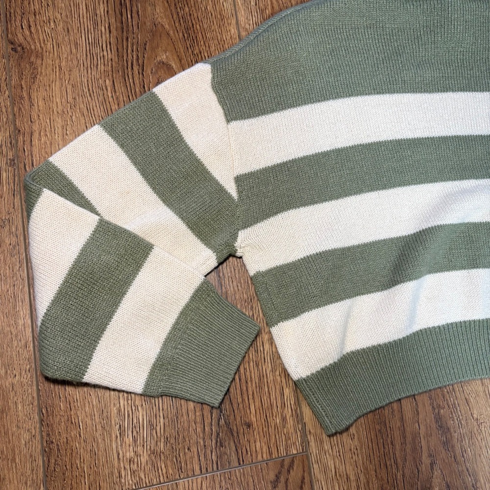 H&M Divided Striped Mock Neck Sweater Green Cream Cropped Knit Pullover Womens M - Picture 10 of 10